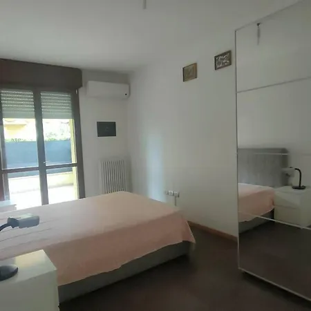 アパート Bilo Fiera Con Patio E Parcheggio
