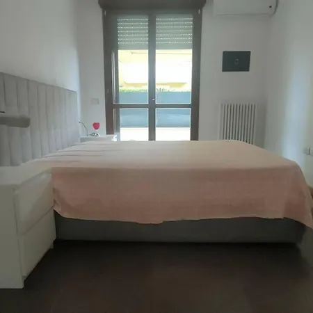 Bilo Fiera Con Patio E Parcheggio Διαμέρισμα